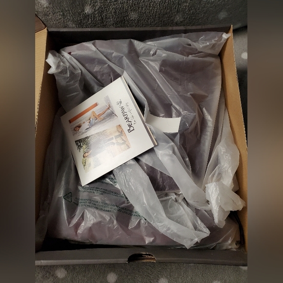 Brand New, Never worn, BearPaw Short Wide boots - Picture 10 of 13